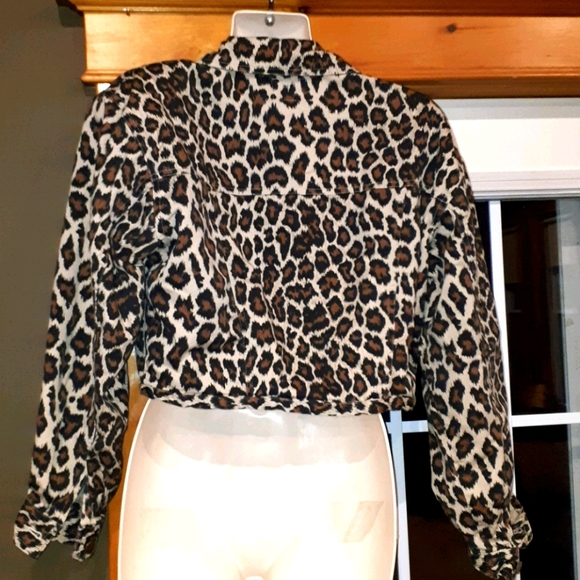 Cropped Leopard Print Jean Jacket - Picture 4 of 4